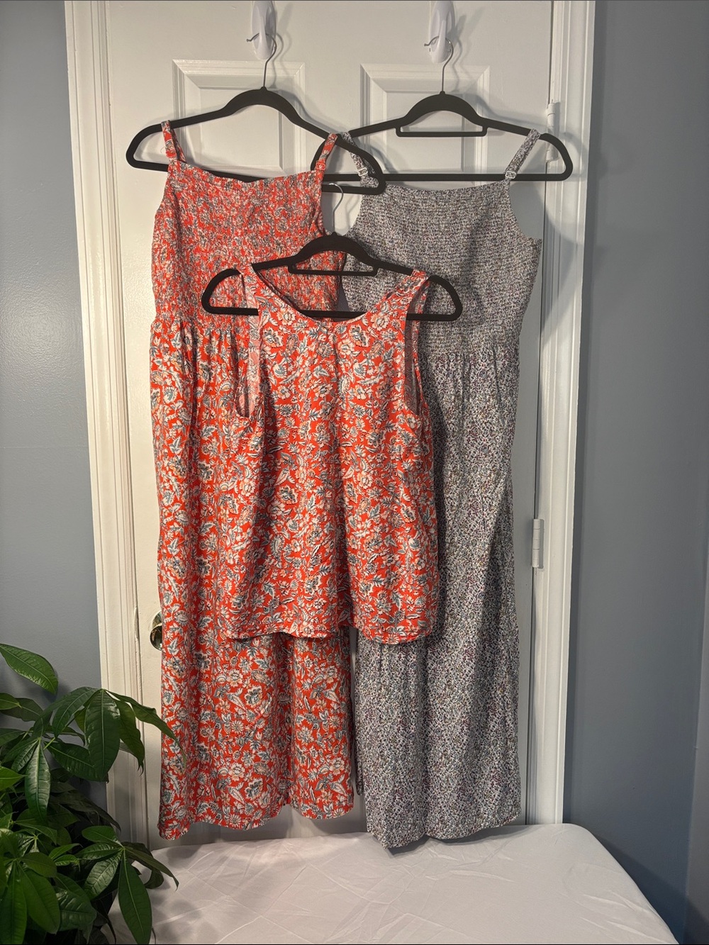 Women’s Floral Sleeveless Maxi Dresses & Top Bundle – Size L